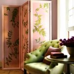 écran à l'intérieur avec un motif