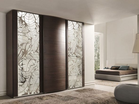 armoire avec miroirs décoratifs