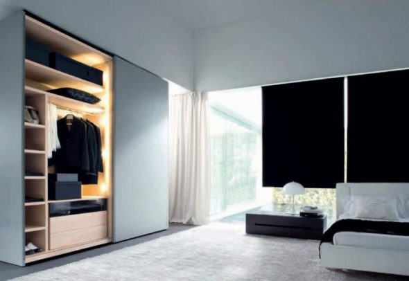 garde-robe à l'intérieur