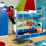une chambre pour deux garçons en bleu