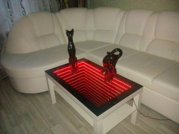 rode tafel met achtergrondverlichting