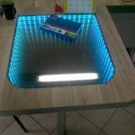 tafel met oneindig effect in het interieur