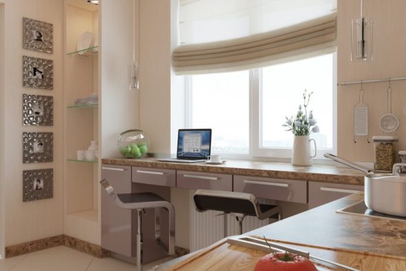 dessus de table près du rebord de la fenêtre