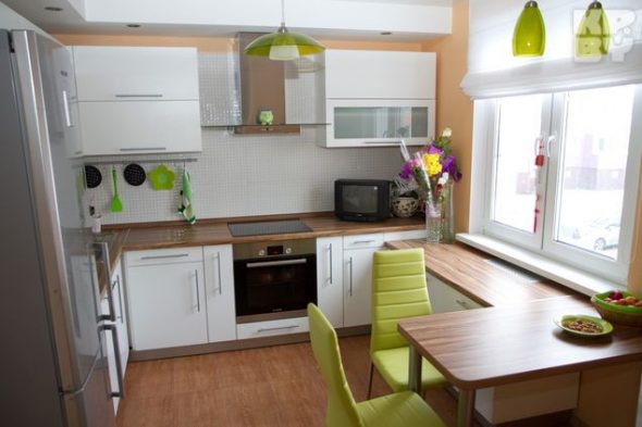 cuisine lumineuse avec un accent vert