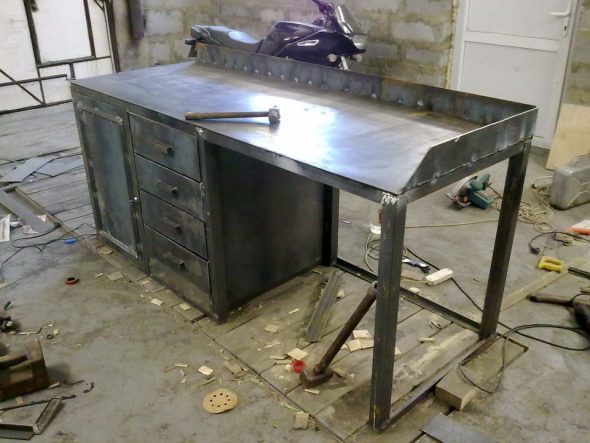 établi dans le garage