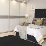 placard dans la grande chambre