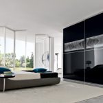 placard dans la chambre noire