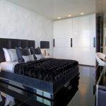 placard dans la chambre moderne