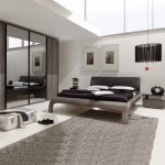garde-robe intégrée dans le design moderne de la chambre