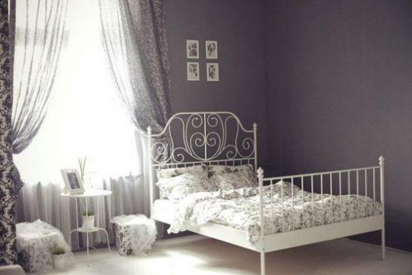 Lit blanc Ikea à l'intérieur
