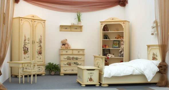 Découpage de meubles dans le style de la classe de maître de Provence avec des photos