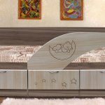 lit en bois dauphin