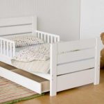 lit bébé blanc