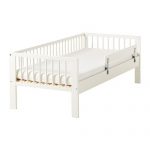 Lit d'enfant avec un côté protecteur Ikea