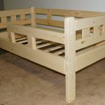Lit d'enfant en bois massif