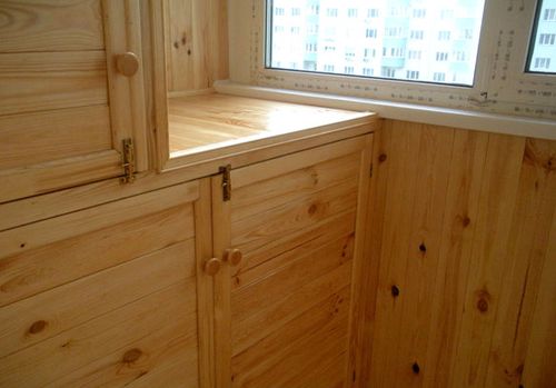 Conception du meuble sur le balcon