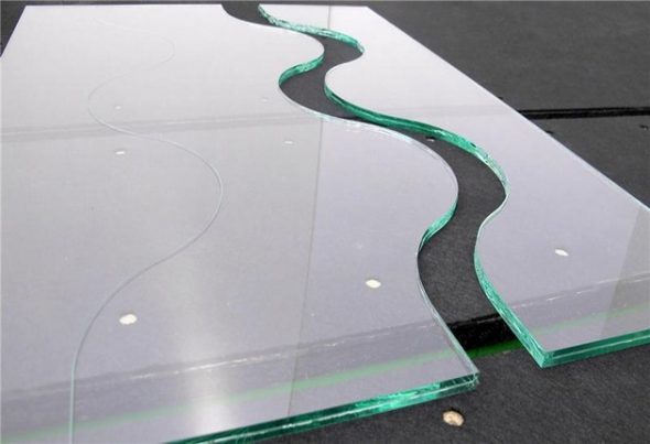 Coupe figurée de miroirs