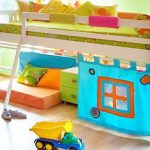 lit bébé avec mezzanine