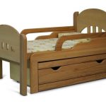 lit bébé avec côtés et boîte