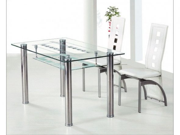 Table en verre de cuisine
