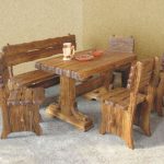 Meubles en bois massif antique