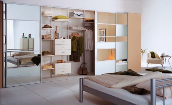 garde-robe à l'intérieur