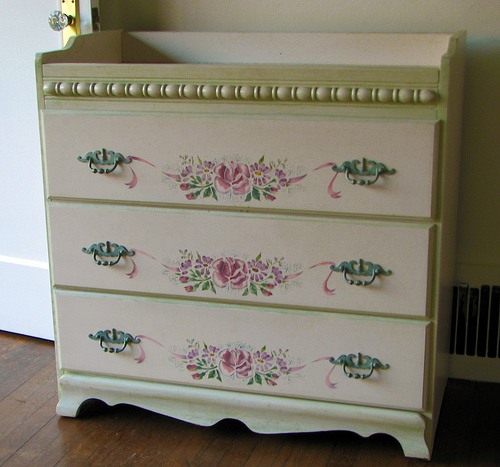 Style provençal dans les meubles de découpage