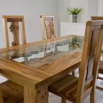 Table avec plateau en verre
