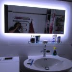 éclairage de miroir et chauffage
