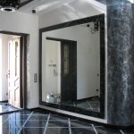 Miroir dans le couloir