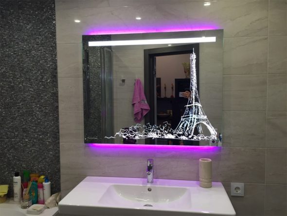 miroir avec motif et rétro-éclairage