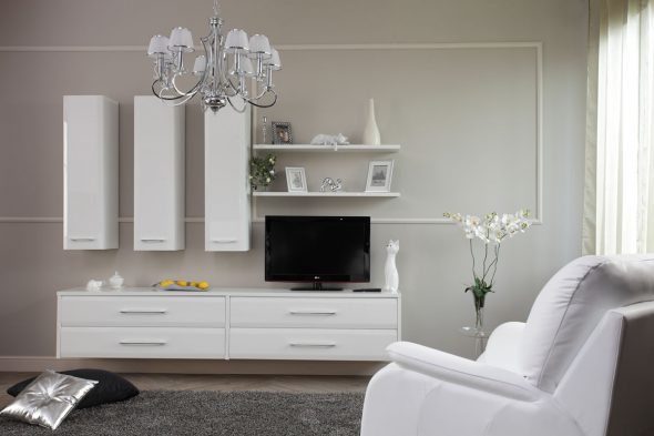 mobilier blanc à l'intérieur
