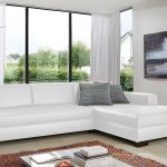 mobilier blanc à l'intérieur de la maison