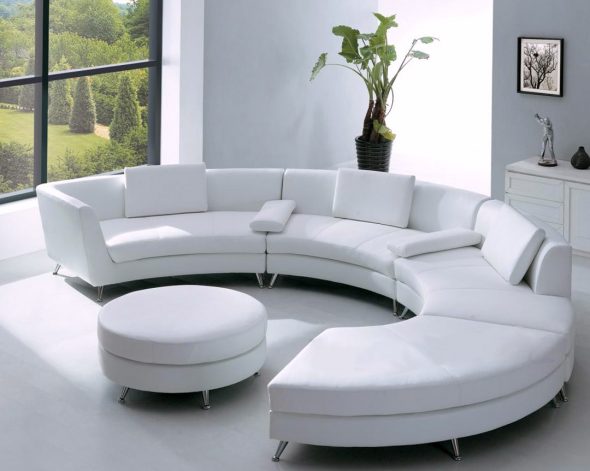 canapé blanc à l'intérieur