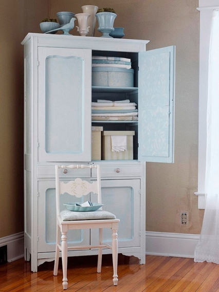 vieille armoire blanche