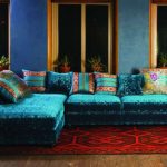 canapé turquoise dans le salon