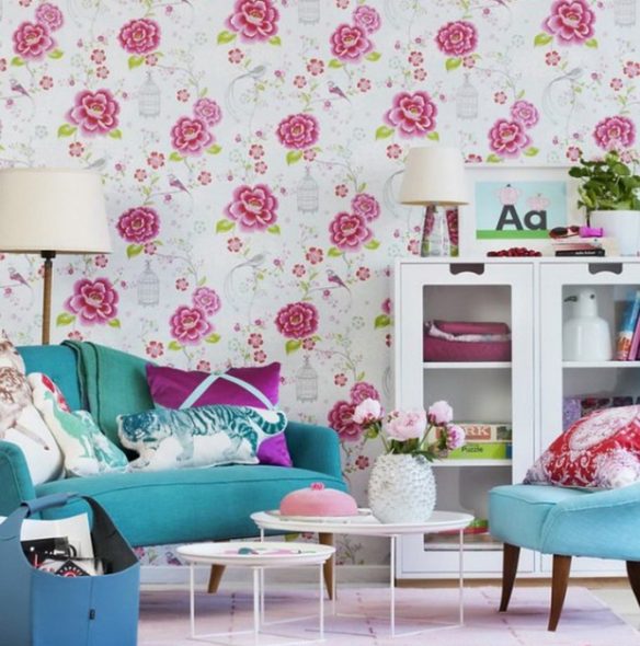 canapé turquoise dans la chambre rose
