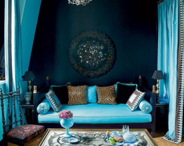 canapé turquoise à l'intérieur bleu