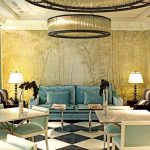 canapé turquoise à l'intérieur doré