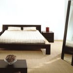 grand miroir dans la chambre