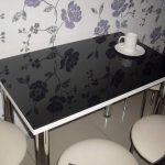 table en verre noir pour photo de cuisine
