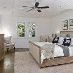 lit en bois faites-le vous-même dans la chambre lumineuse