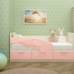 lit d'enfant dauphin dans la chambre