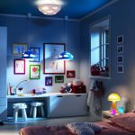 Berceau IKEA dans la chambre du garçon