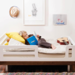 lit d'enfant avec les côtés