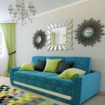 canapé turquoise contre le mur