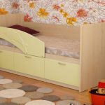 dauphin lit jaune