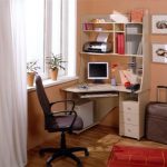 chaise et table d'ordinateur