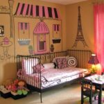 bel élément de design du lit et de la chambre d'enfants