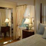 miroir au sol dans la chambre